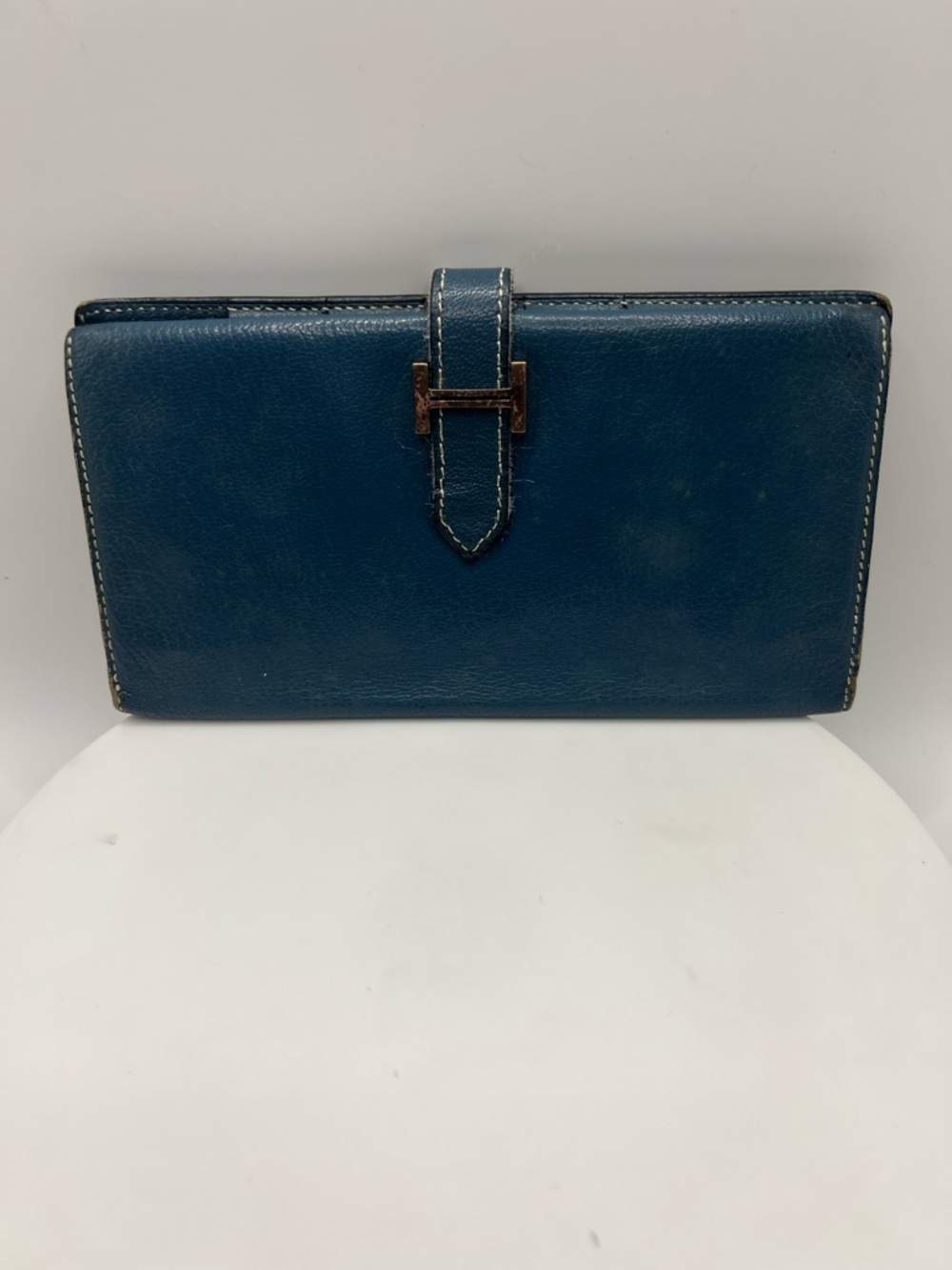 7048. Hermes Vintage Bearn Rare Deep Blue Leather Wallet with Strap Closure.